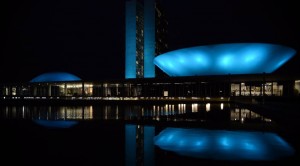 Prédios serão iluminados na cor azul, entre eles, o Congresso Nacional (Foto: Agência Brasil)