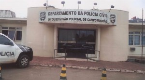Detentos fizeram buraco no teto (Foto: Polícia Civil)