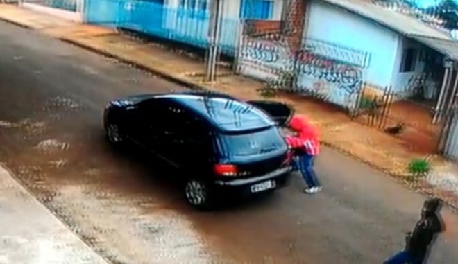 Polícia localiza carro usado por criminosos em execução de jovem Dia